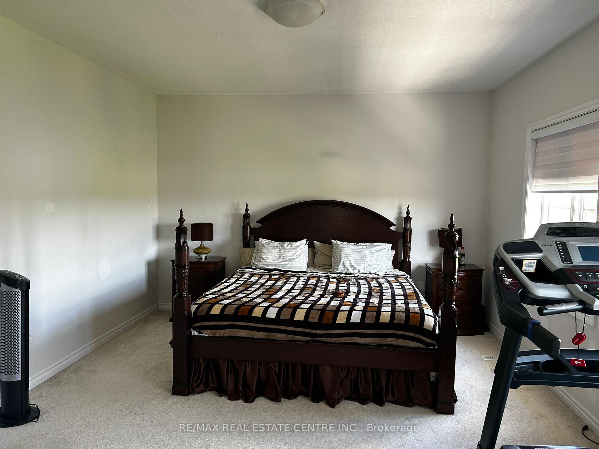 Photo 5 of 46 Belgium Crescent, Brampton, Northwest Brampton — HOMEH