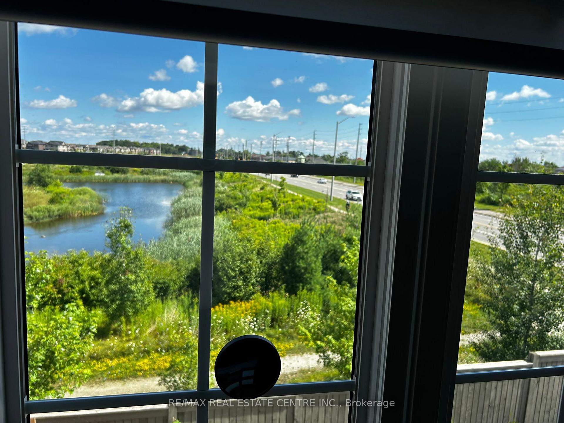 Photo 3 of 46 Belgium Crescent, Brampton, Northwest Brampton — HOMEH