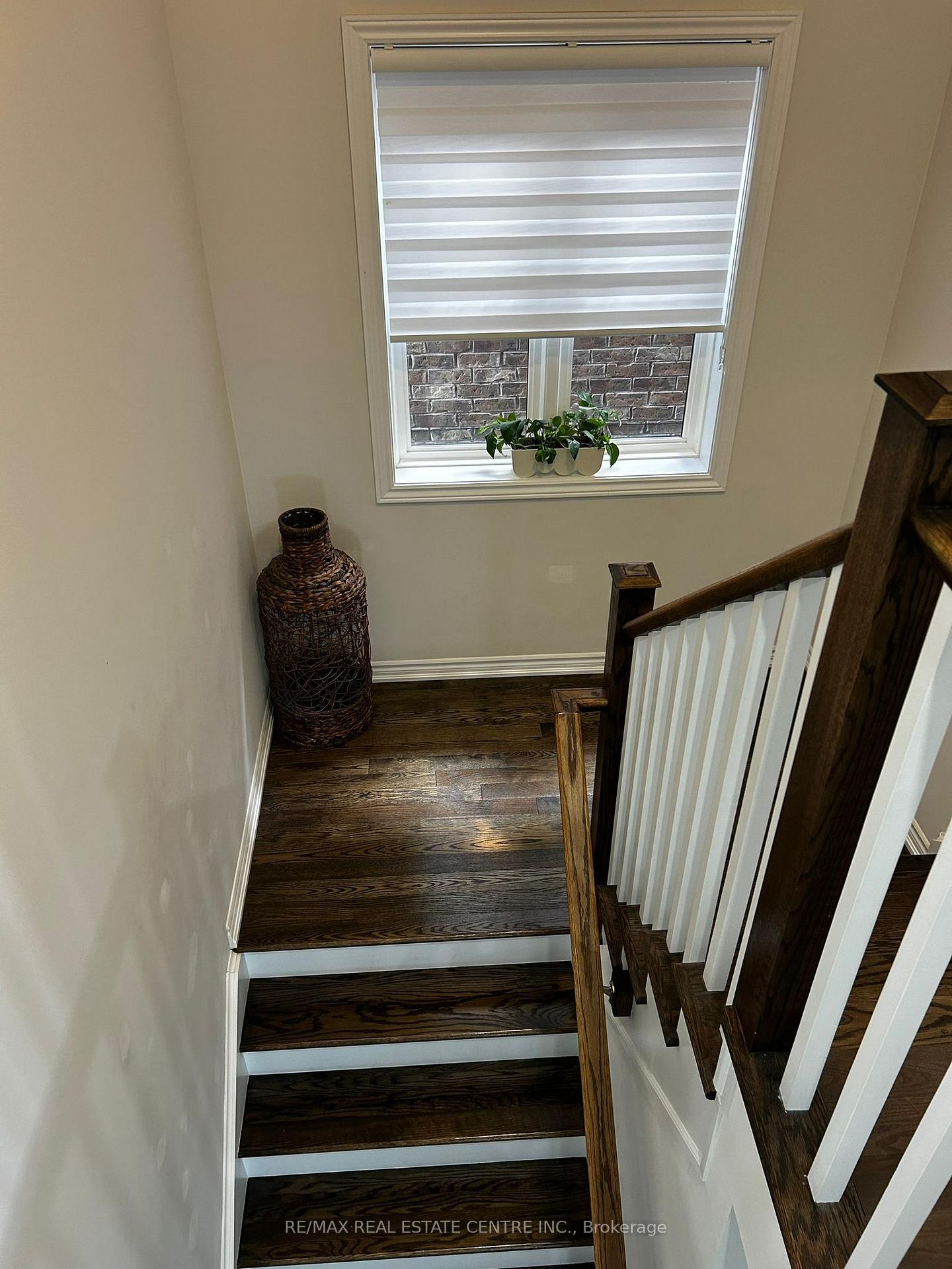 Photo 9 of 46 Belgium Crescent, Brampton, Northwest Brampton — HOMEH