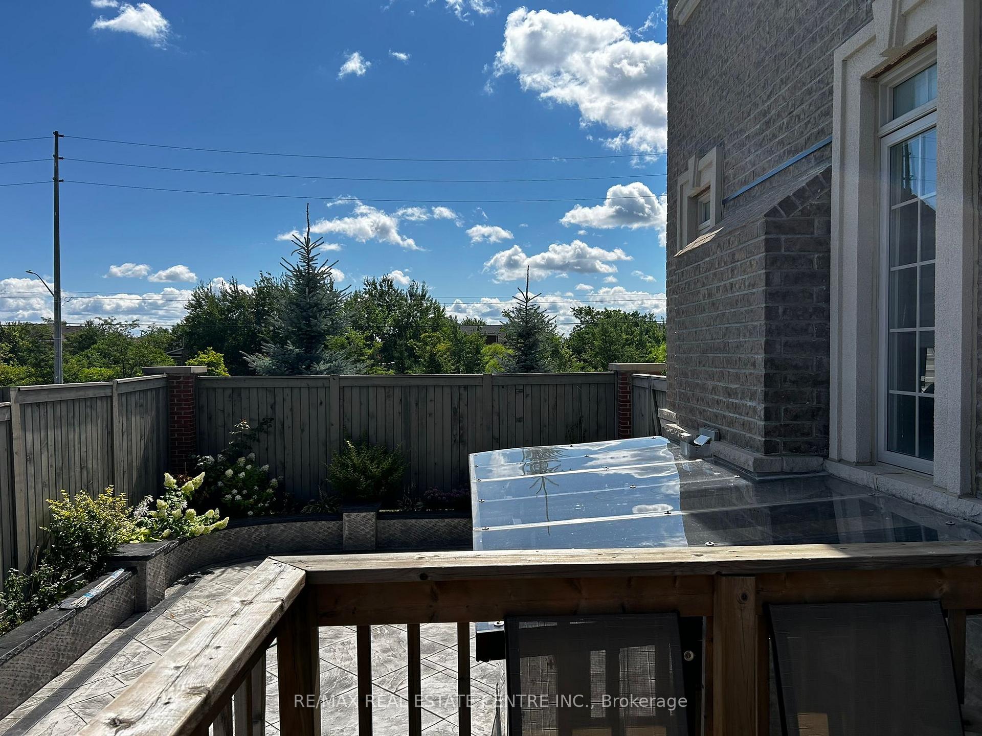 Photo 8 of 46 Belgium Crescent, Brampton, Northwest Brampton — HOMEH
