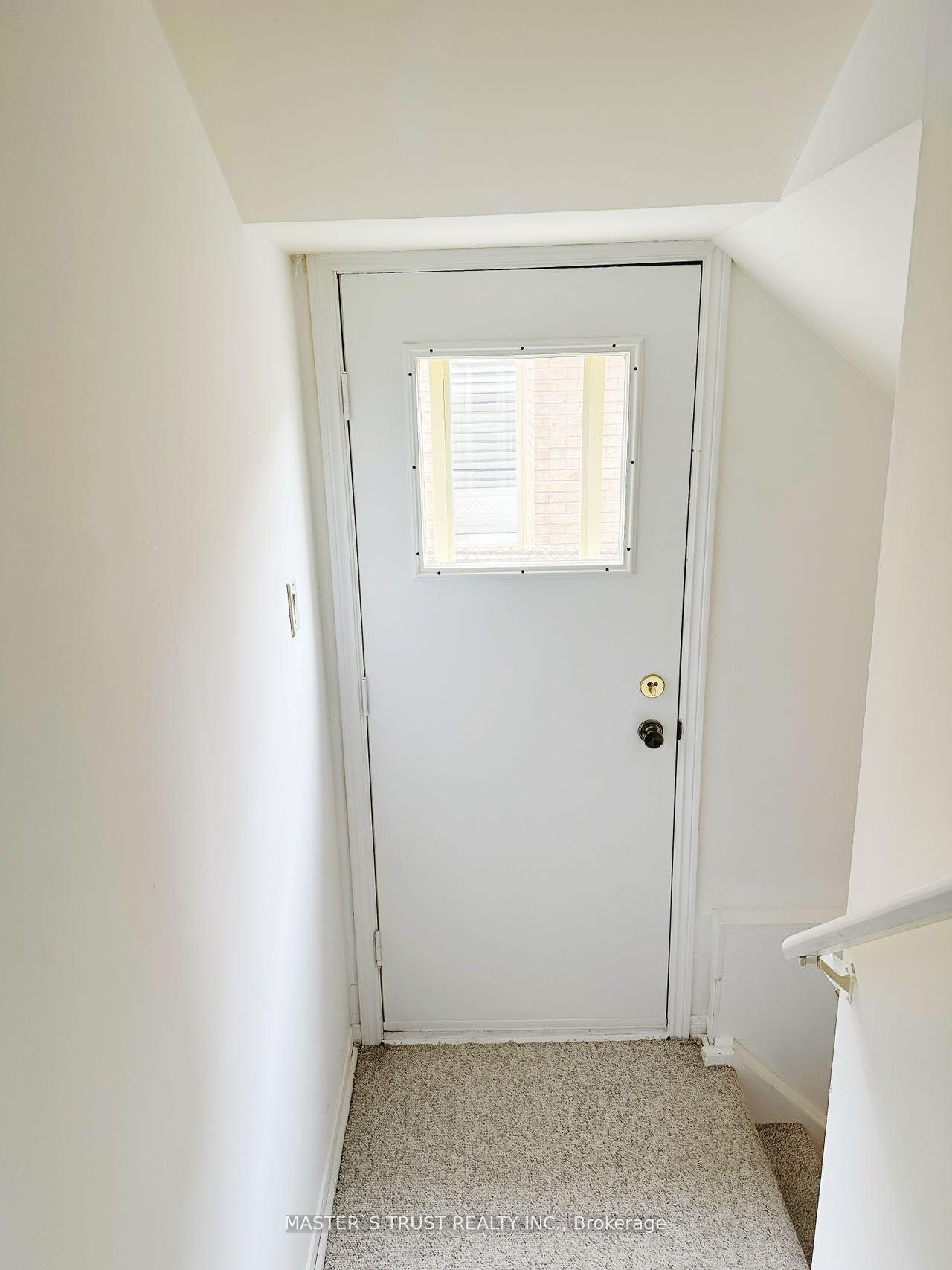 Photo 6 of Unit Lower A, 11 Marion Crescent, Markham, Raymerville — HOMEH
