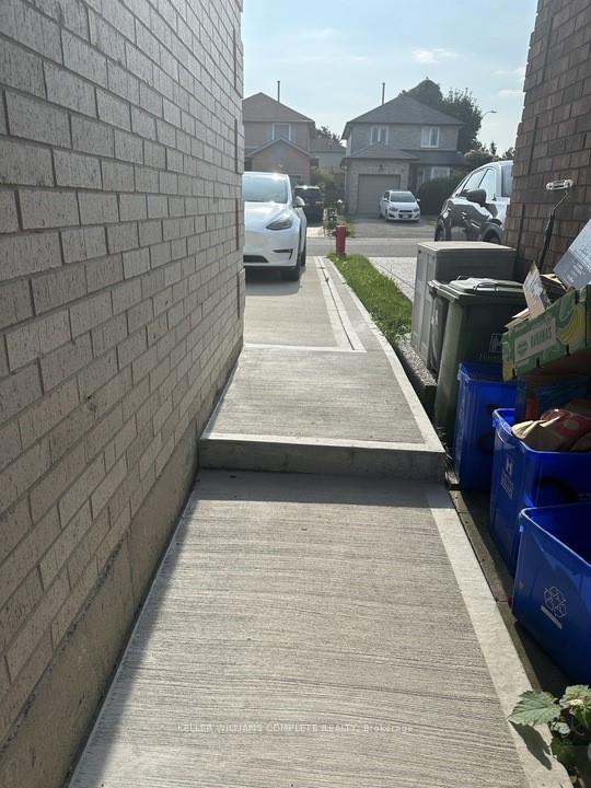Photo 2 of Unit B, 22 Amherst Circle, Hamilton, Butler — HOMEH