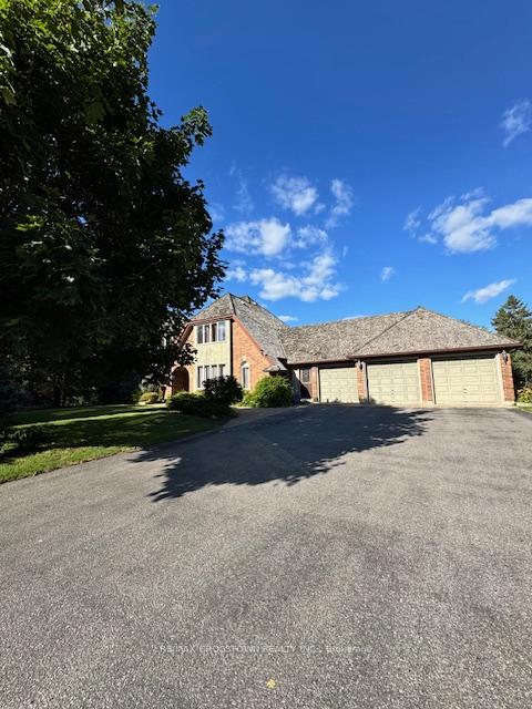 Photo 2 of 15 Dobson Court, King, Nobleton — HOMEH