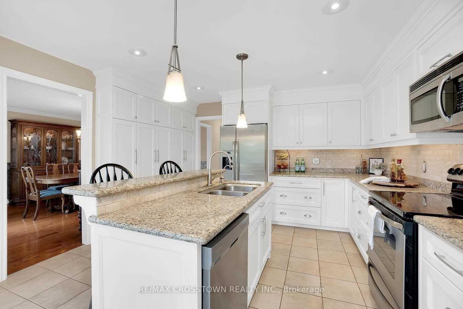 Photo 7 of 15 Dobson Court, King, Nobleton — HOMEH