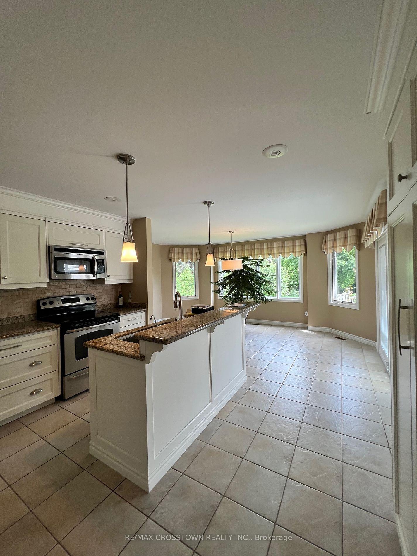 Photo 8 of 15 Dobson Court, King, Nobleton — HOMEH