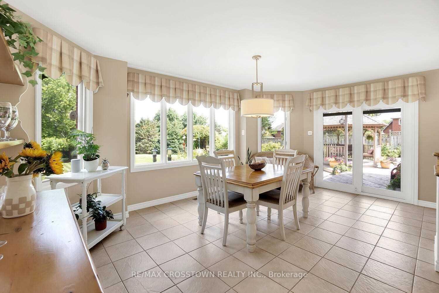 Photo 9 of 15 Dobson Court, King, Nobleton — HOMEH