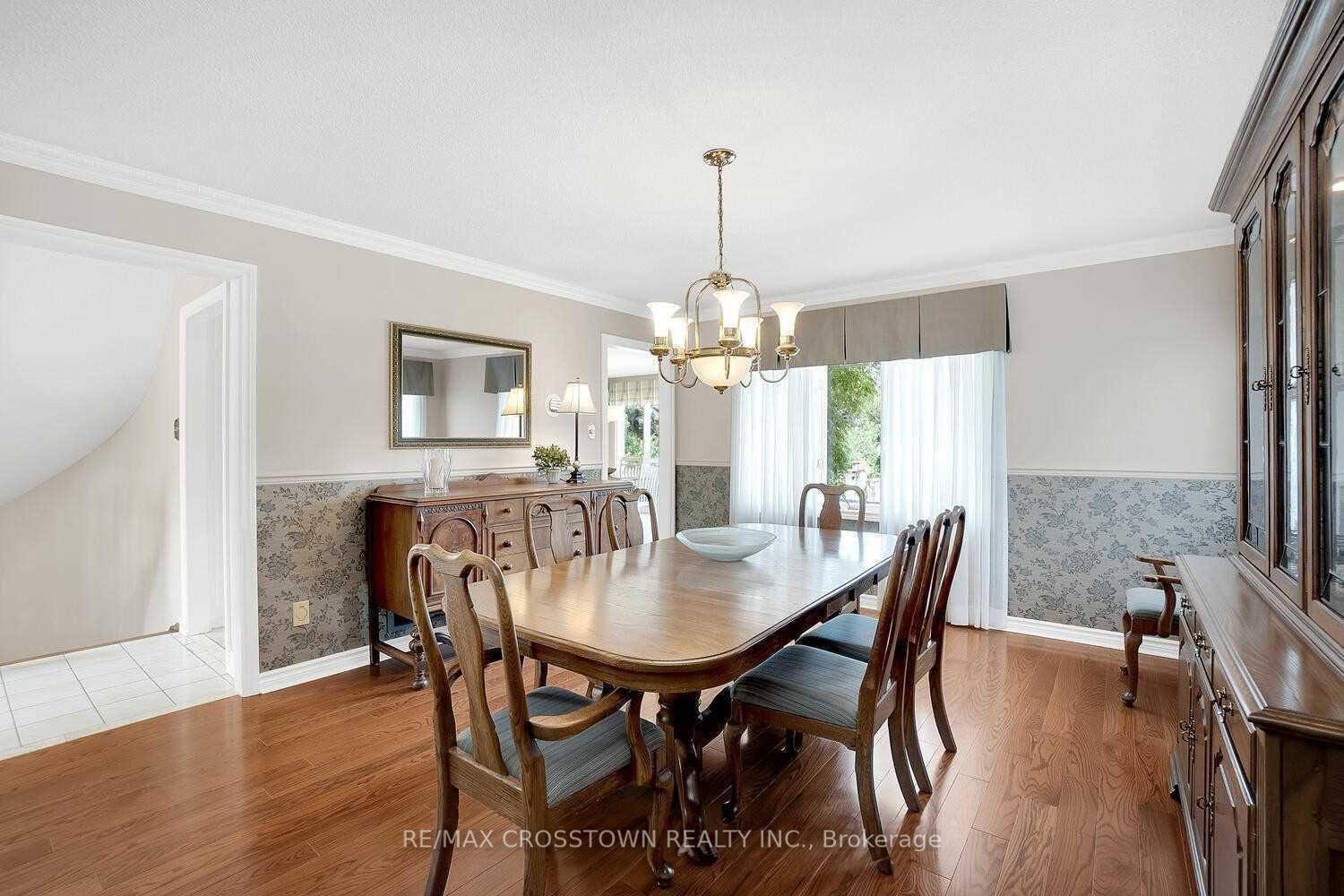 Photo 11 of 15 Dobson Court, King, Nobleton — HOMEH