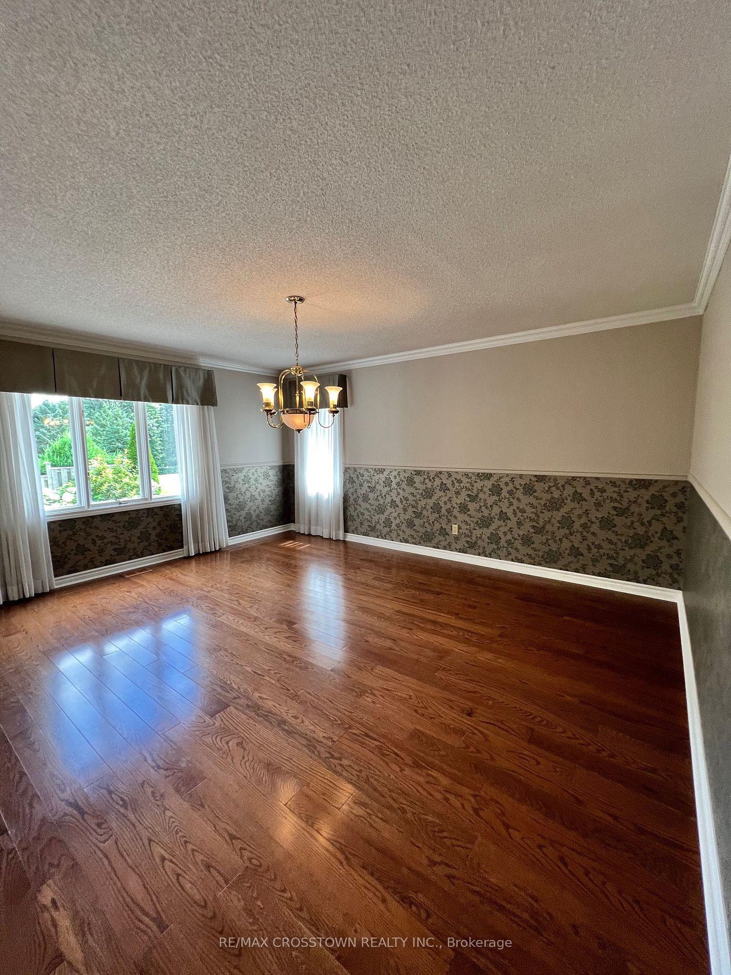 Photo 12 of 15 Dobson Court, King, Nobleton — HOMEH