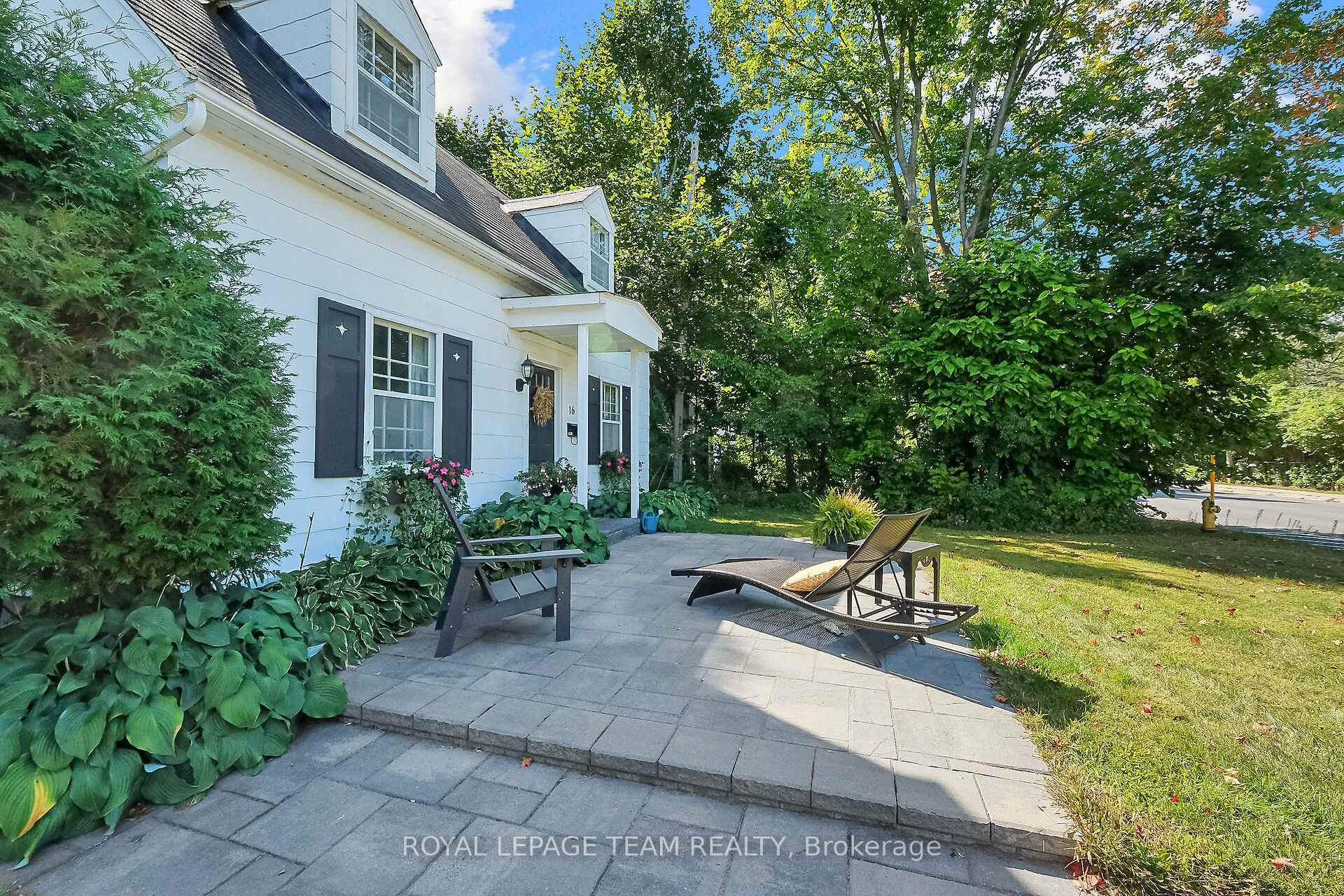 Photo 3 of 16 Sandridge Road, Ottawa, Manor Park — HOMEH