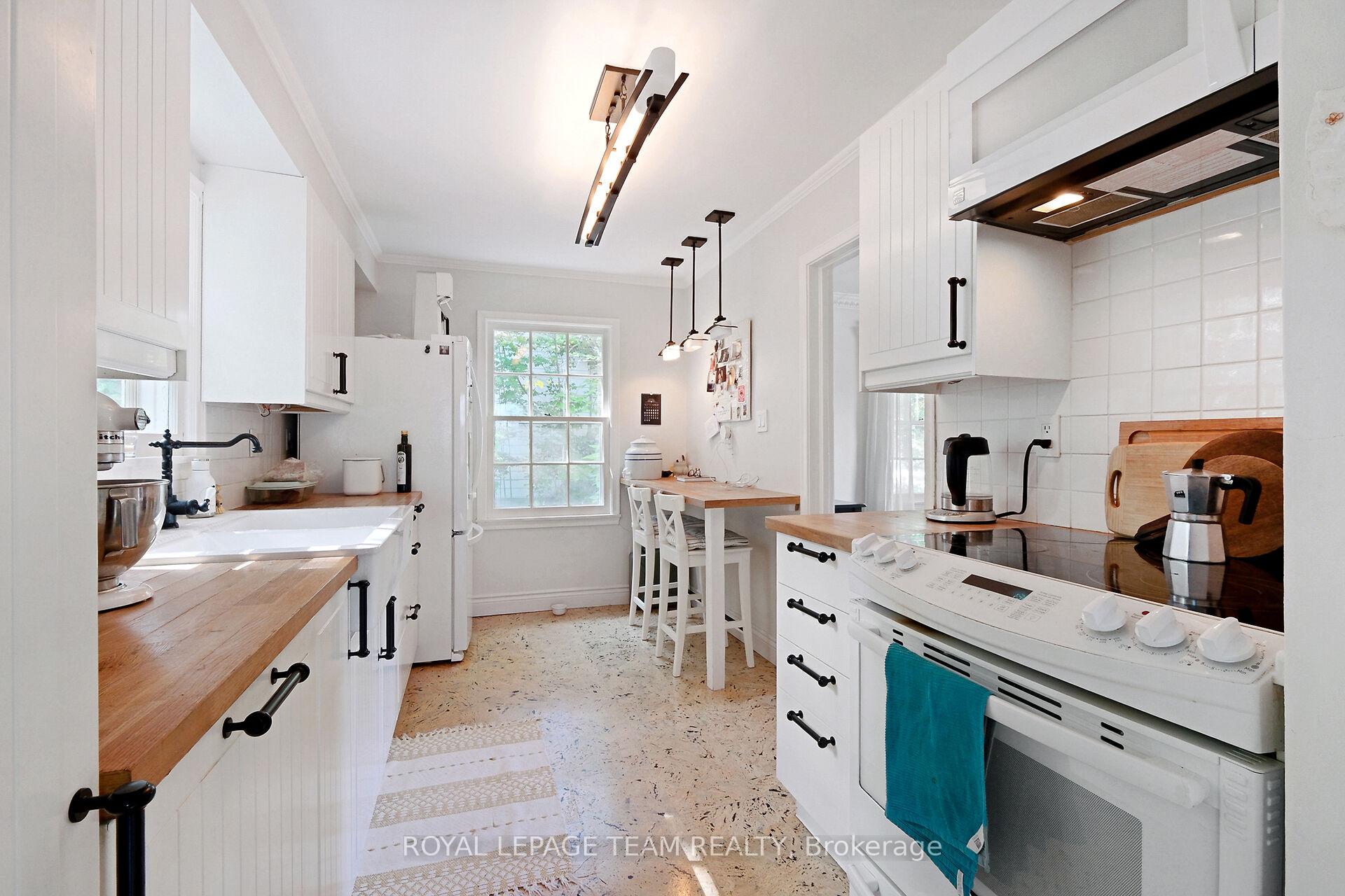 Photo 13 of 16 Sandridge Road, Ottawa, Manor Park — HOMEH