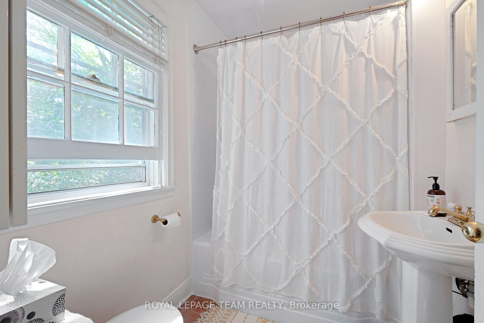 Photo 22 of 16 Sandridge Road, Ottawa, Manor Park — HOMEH