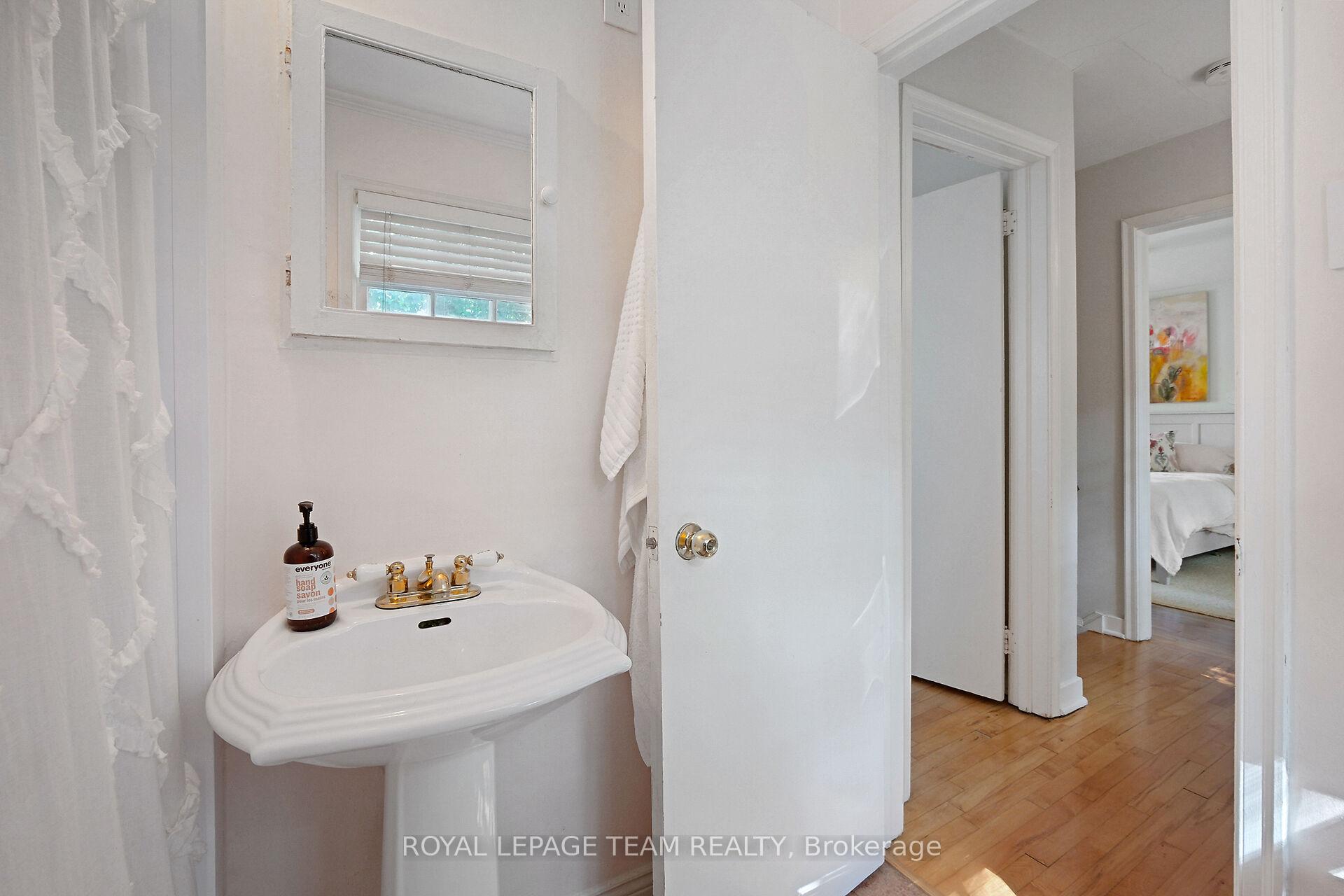 Photo 23 of 16 Sandridge Road, Ottawa, Manor Park — HOMEH