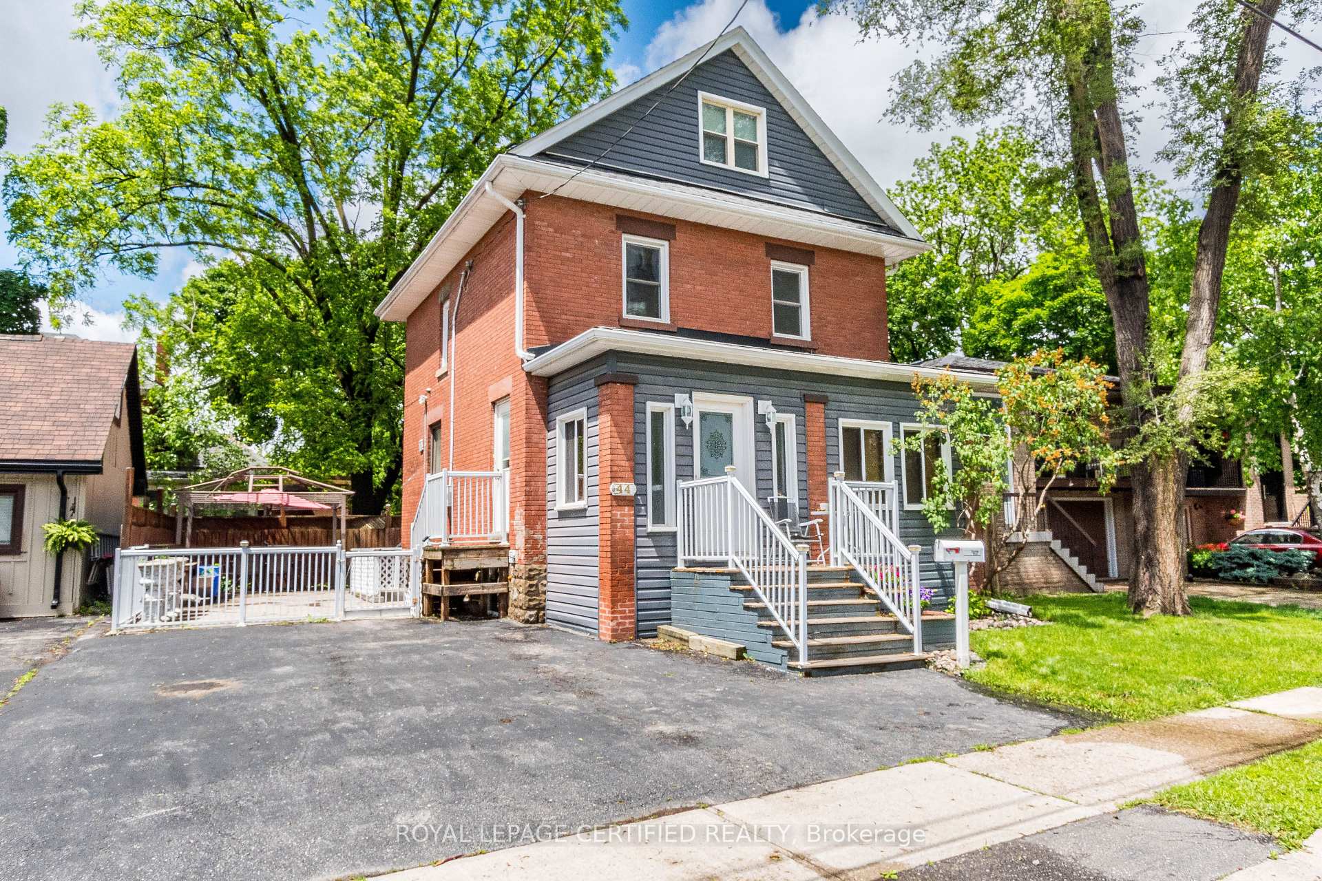 Photo 3 of 44 Joseph Street, Brampton, Downtown Brampton — HOMEH