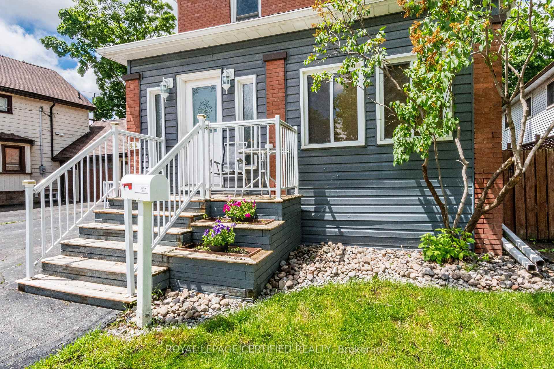 Photo 4 of 44 Joseph Street, Brampton, Downtown Brampton — HOMEH