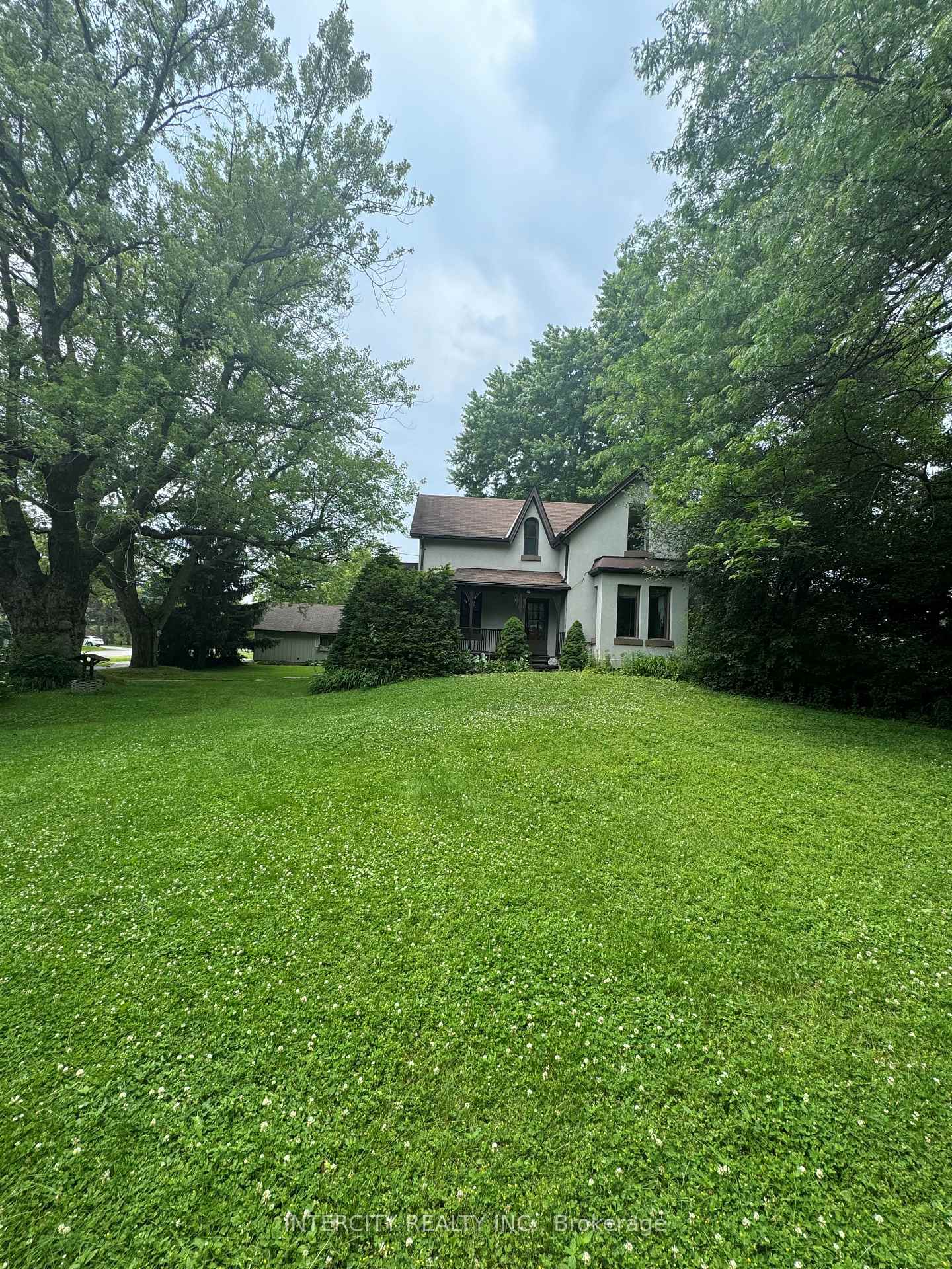Photo 5 of 10 Kingcross Drive, King, Nobleton — HOMEH
