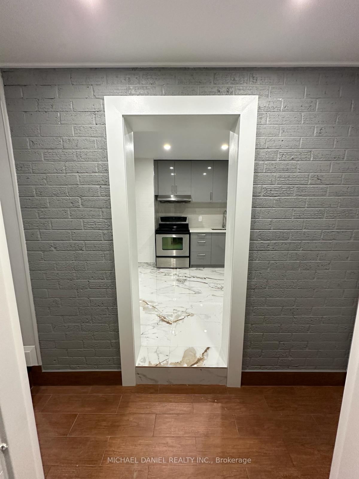 Front of Unit Main, 6222 Yonge Street