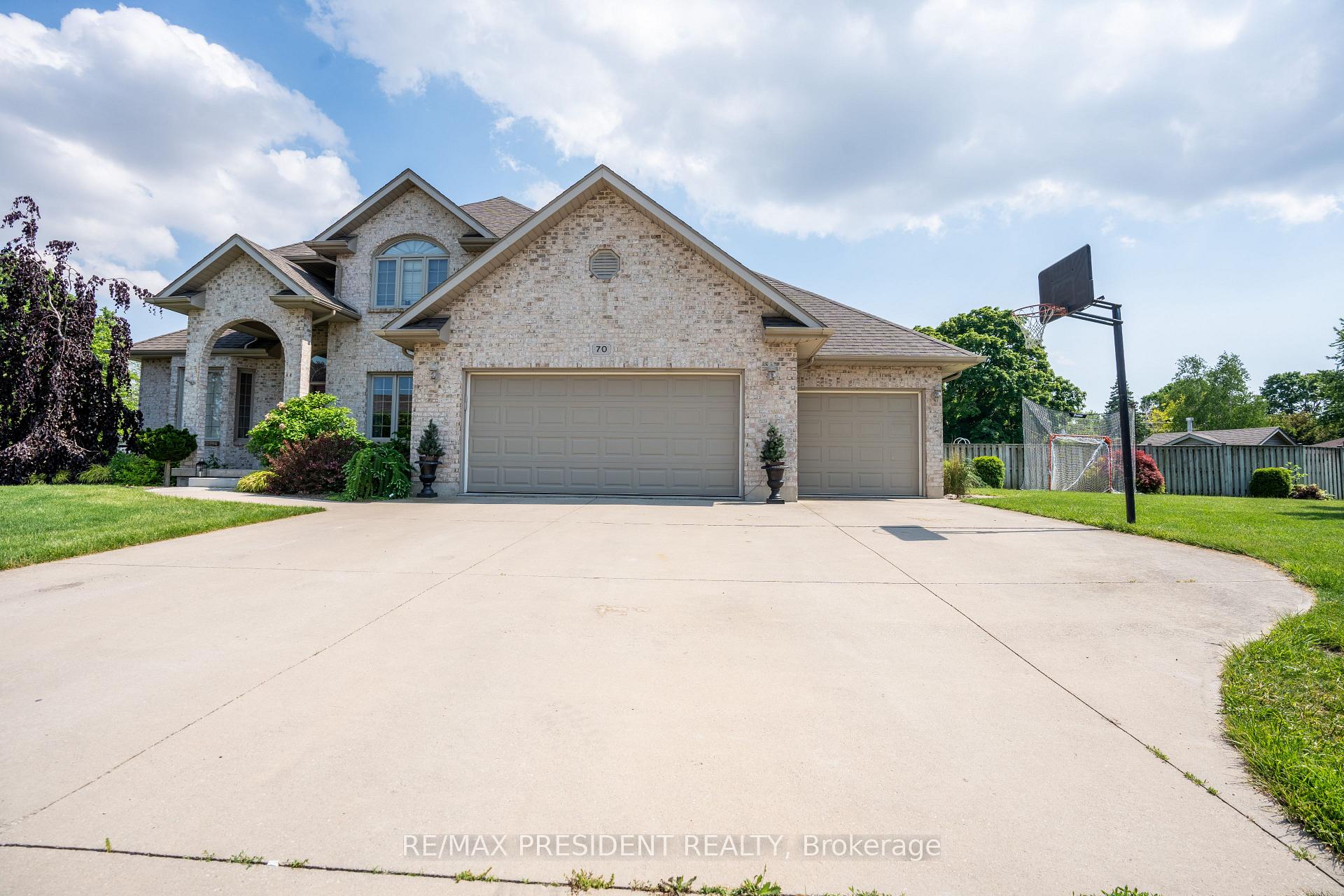 Photo 2 of 70 Charles Crescent, Chatham-Kent, Wallaceburg — HOMEH