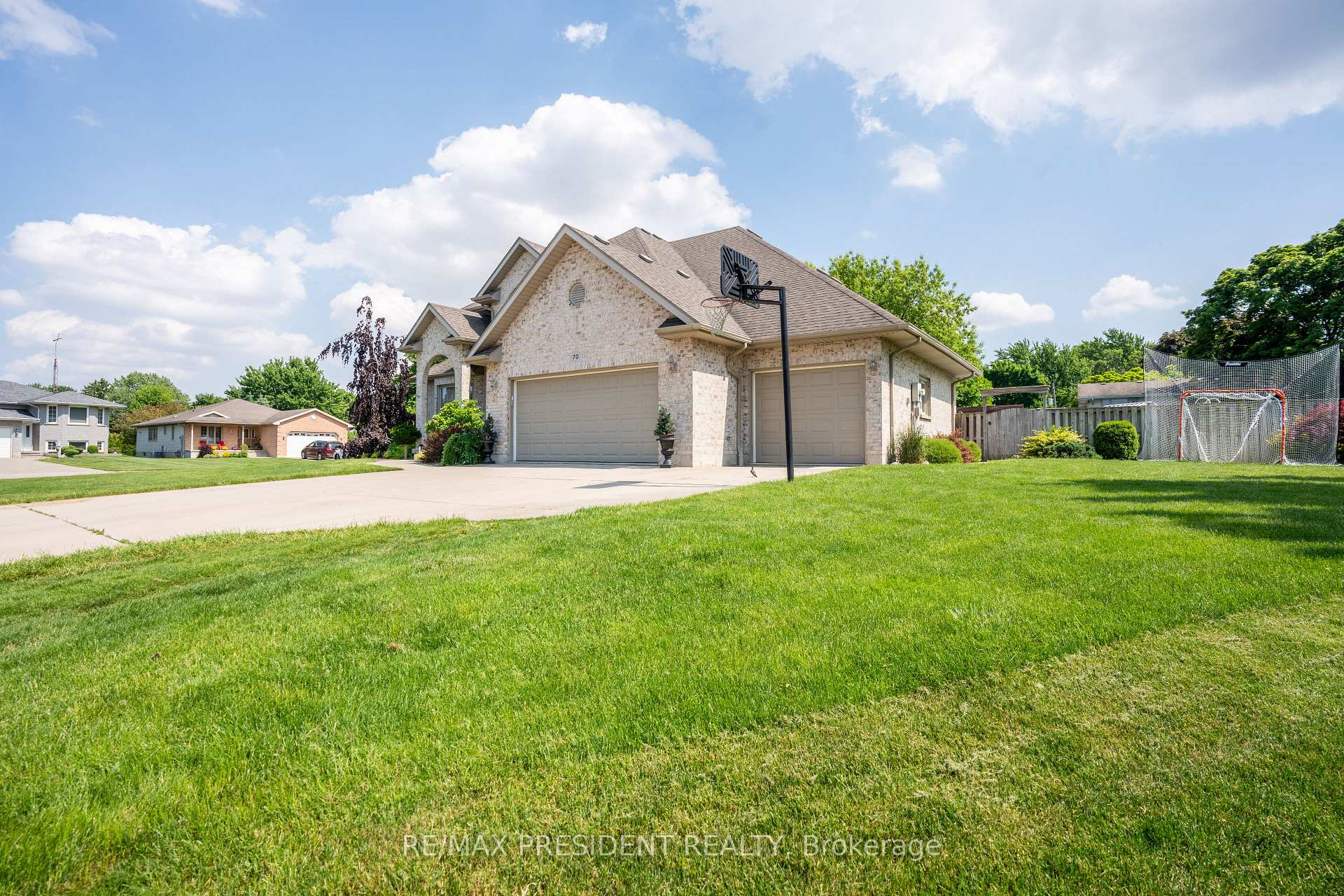 Photo 10 of 70 Charles Crescent, Chatham-Kent, Wallaceburg — HOMEH