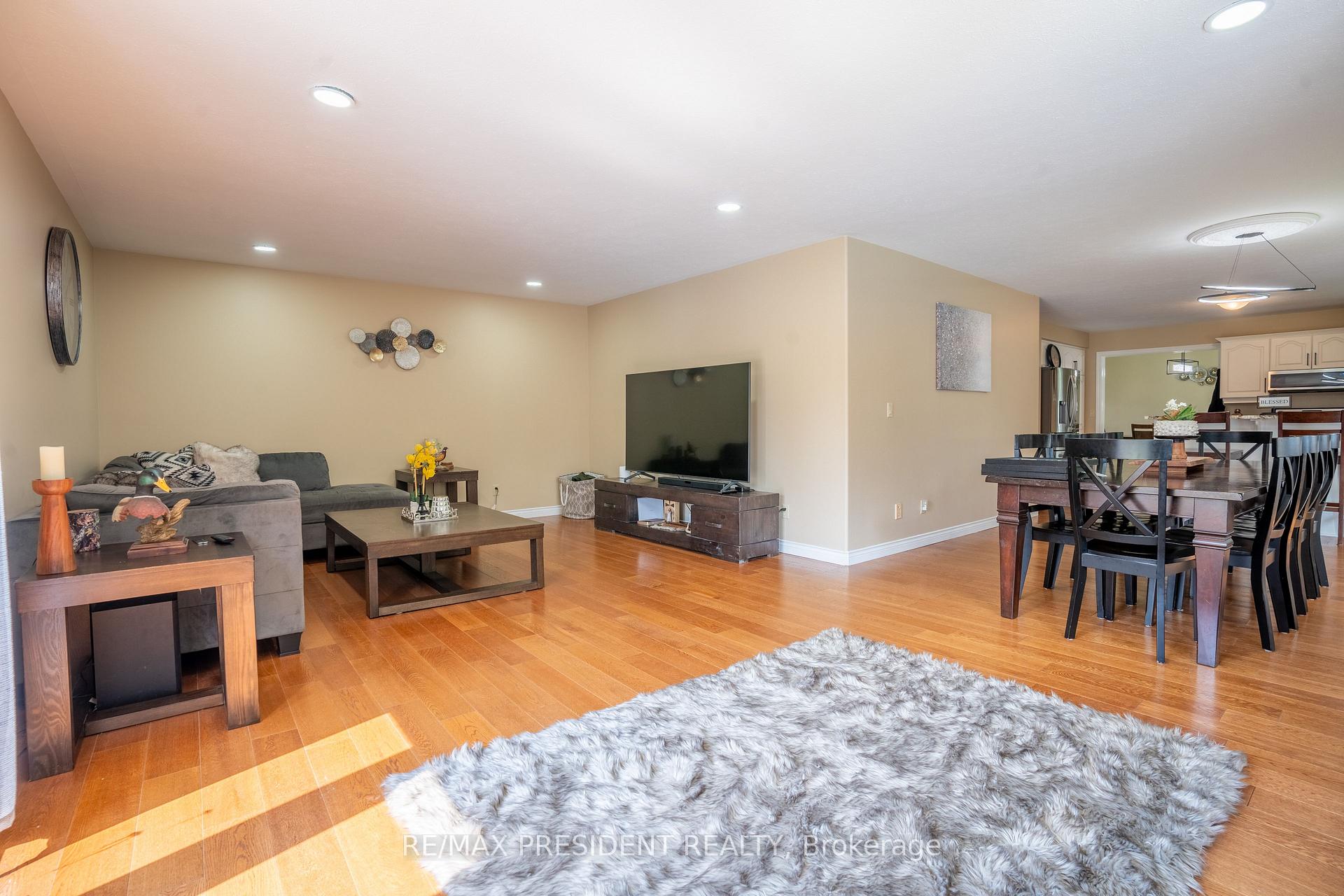 Photo 26 of 70 Charles Crescent, Chatham-Kent, Wallaceburg — HOMEH