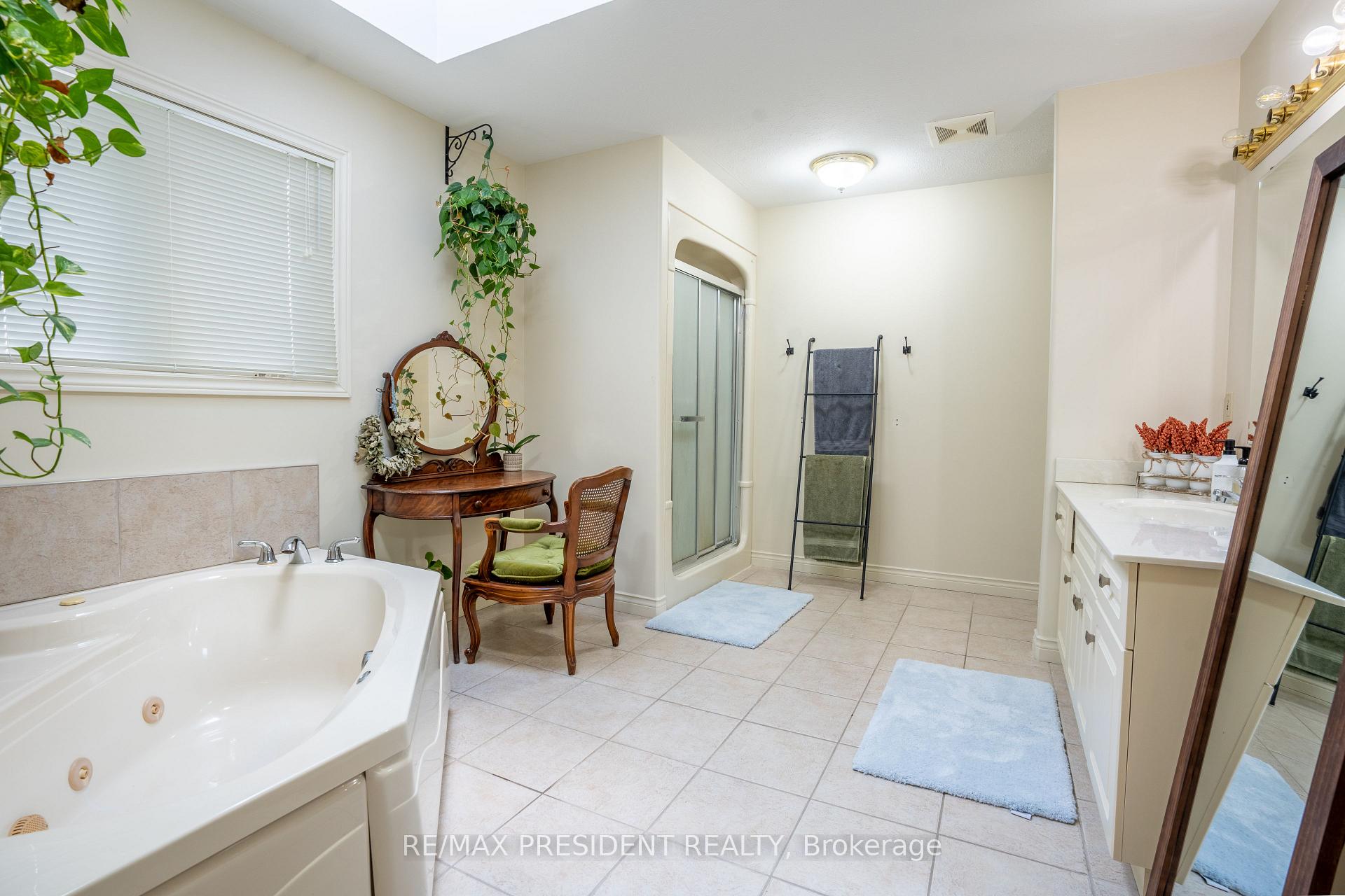 Photo 21 of 70 Charles Crescent, Chatham-Kent, Wallaceburg — HOMEH