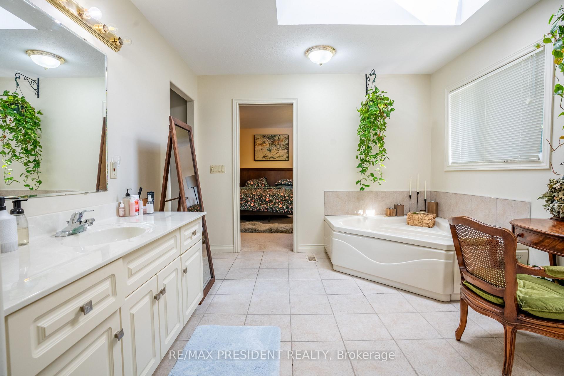 Photo 27 of 70 Charles Crescent, Chatham-Kent, Wallaceburg — HOMEH