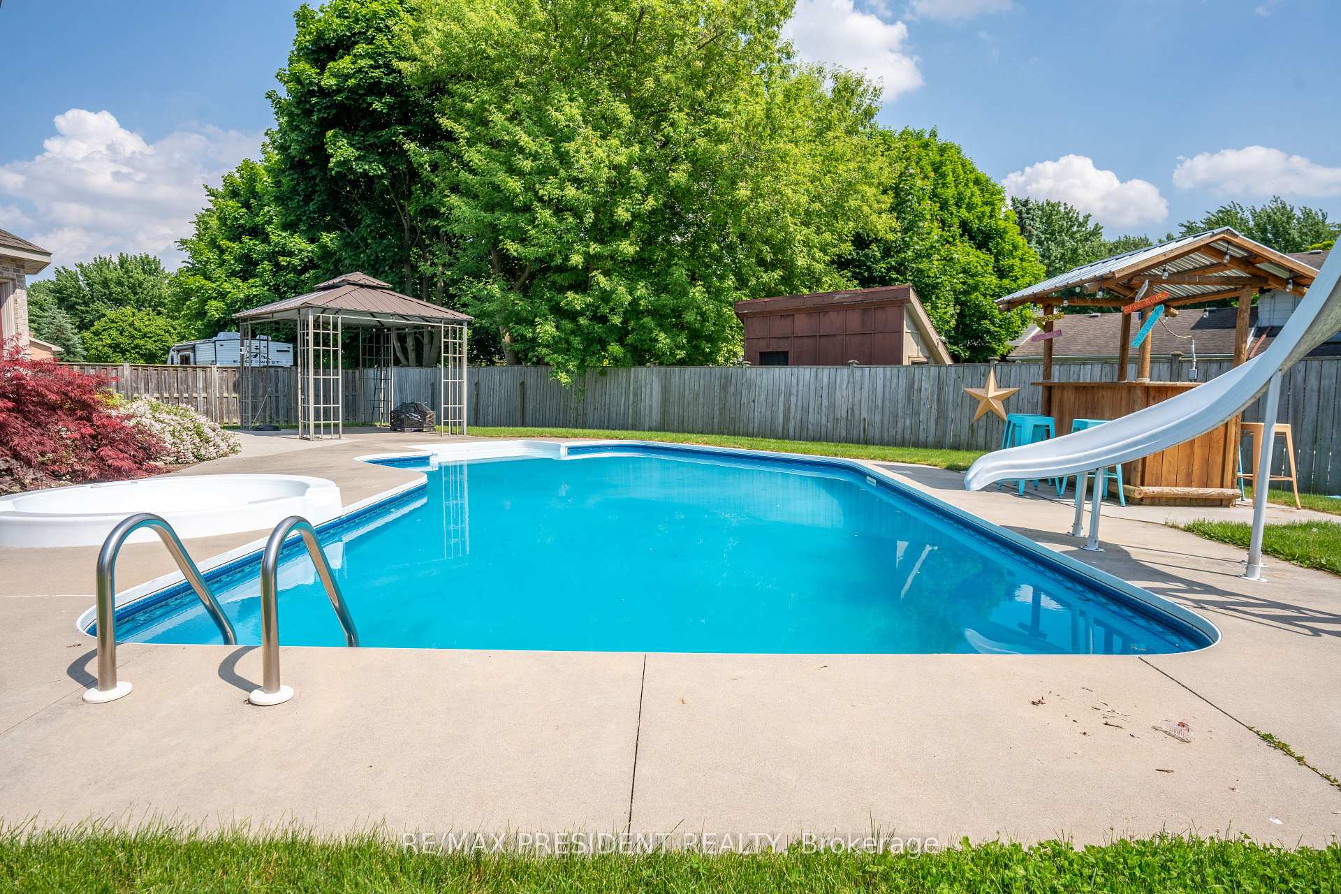 Photo 30 of 70 Charles Crescent, Chatham-Kent, Wallaceburg — HOMEH
