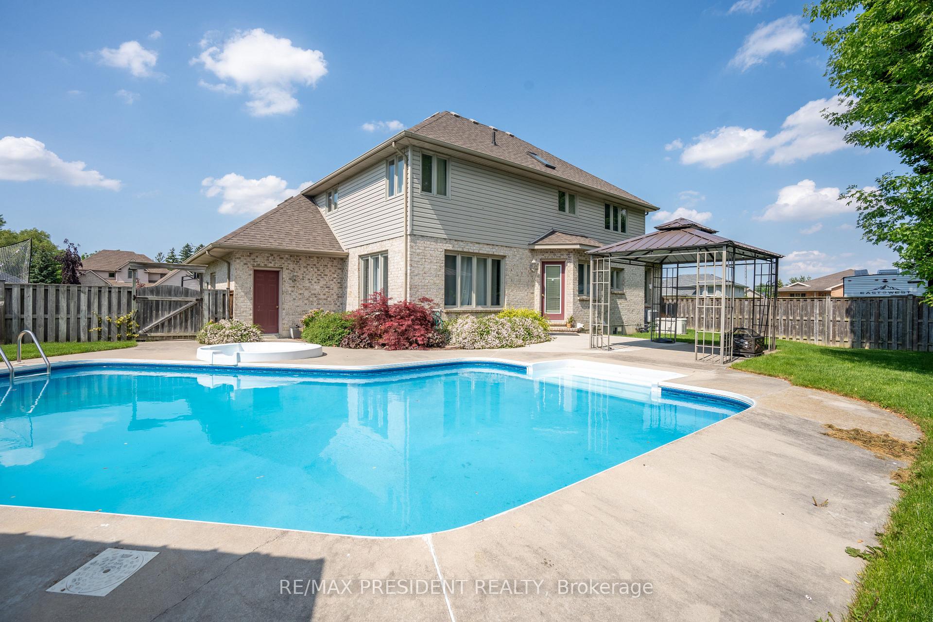 Photo 37 of 70 Charles Crescent, Chatham-Kent, Wallaceburg — HOMEH