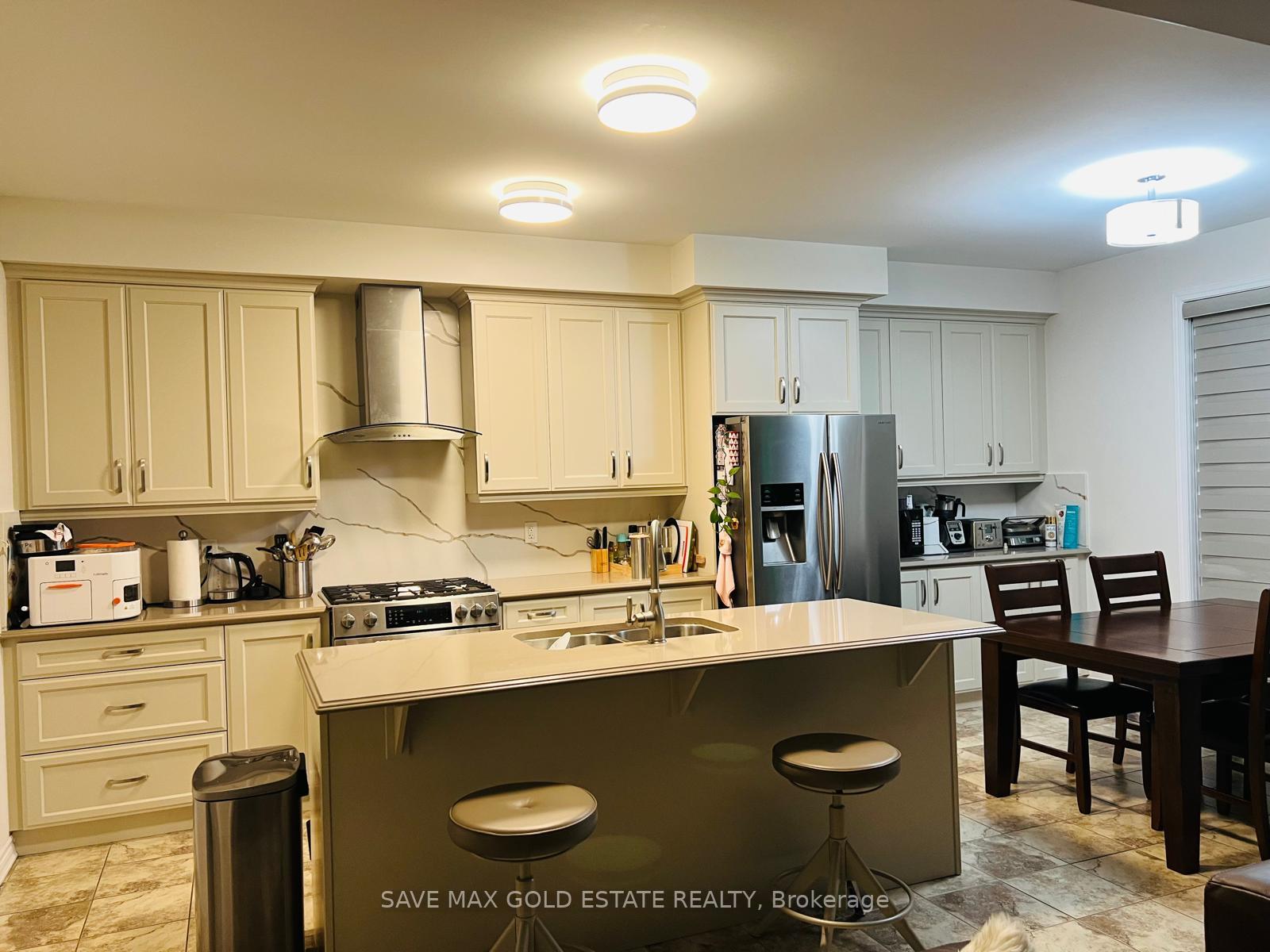 Photo 4 of 212 Spring Creek Drive, Hamilton, Waterdown — HOMEH