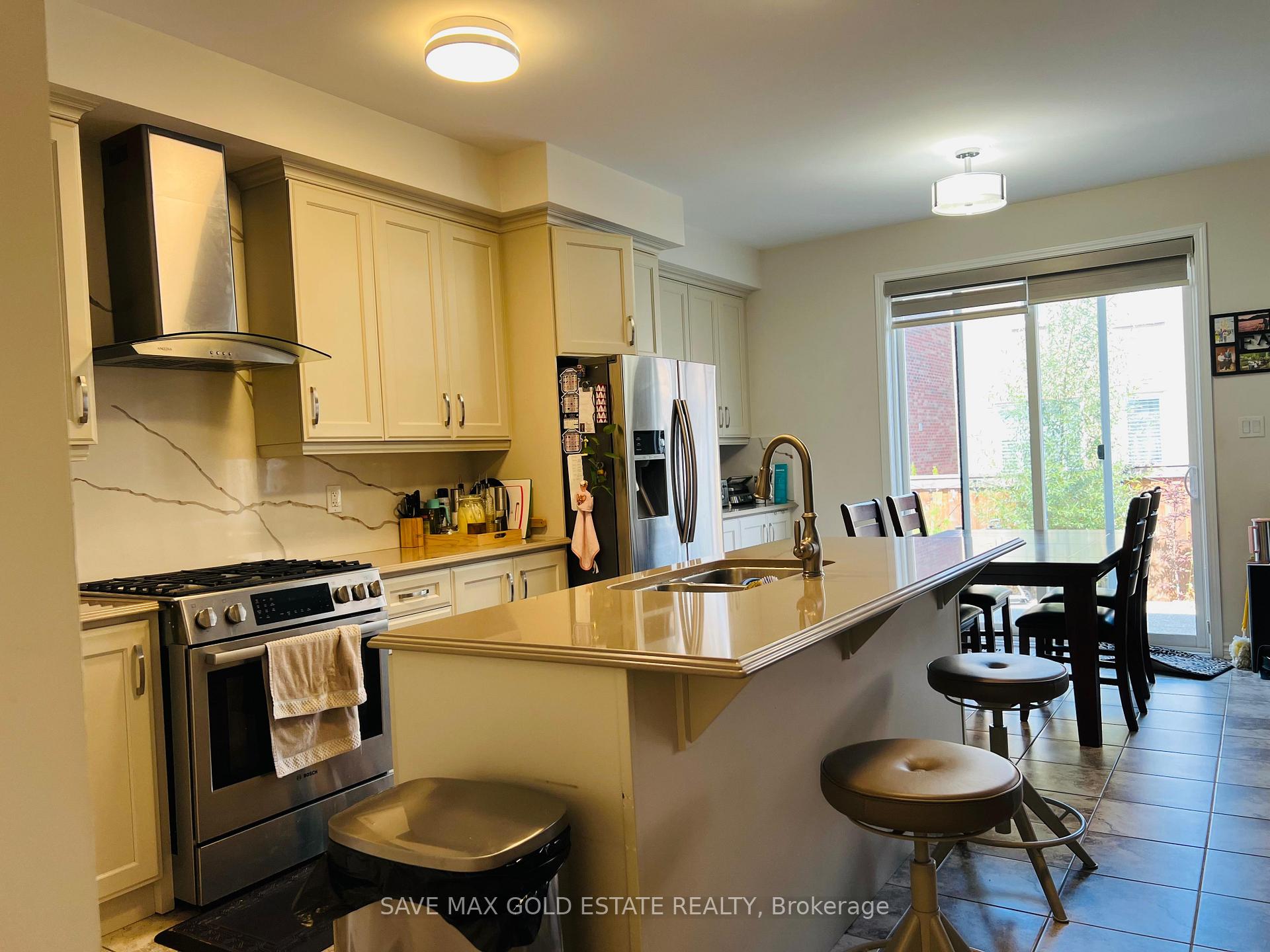 Photo 11 of 212 Spring Creek Drive, Hamilton, Waterdown — HOMEH