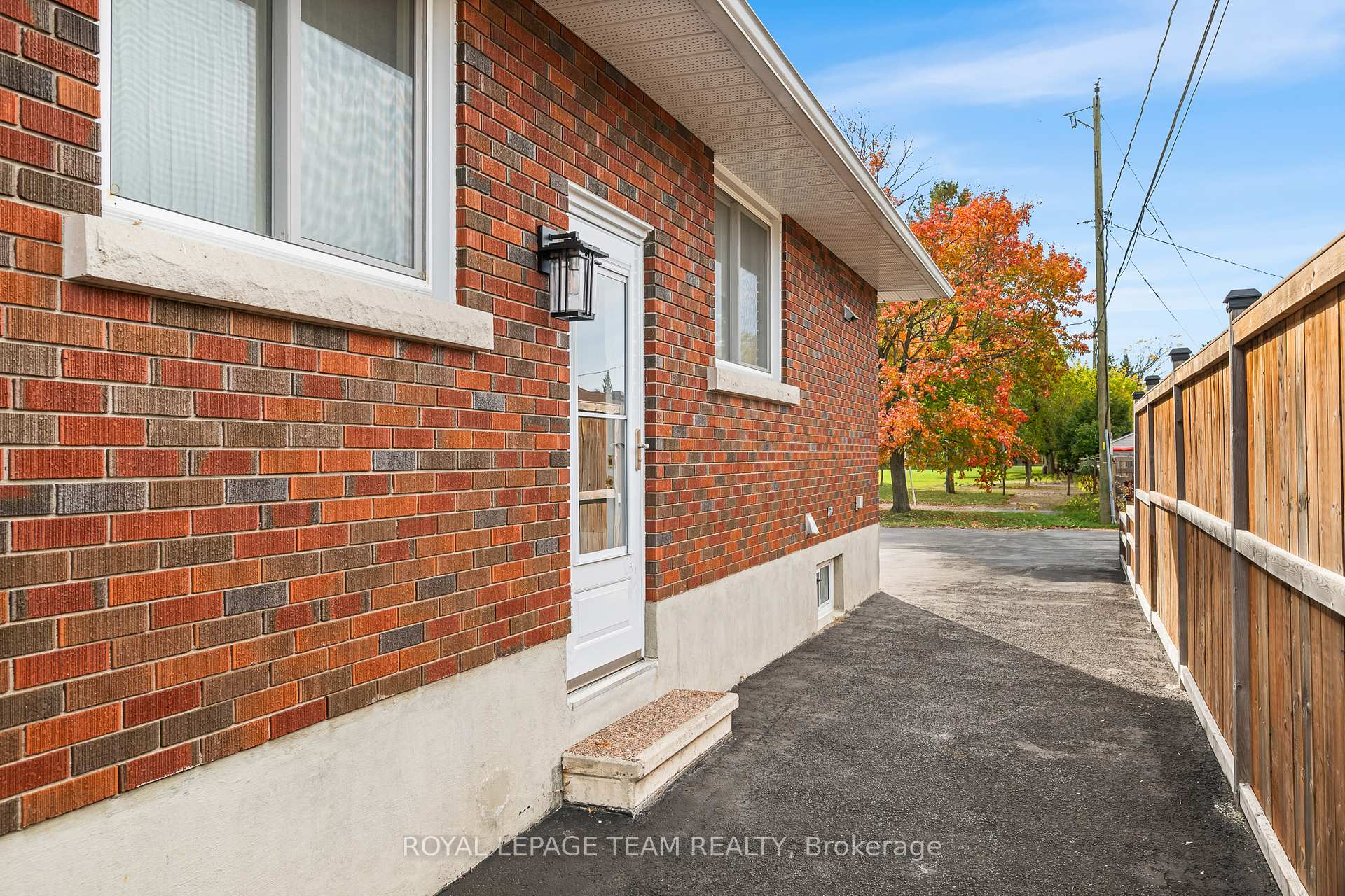 Photo 30 of 1987 Cochrane Street, Ottawa, Ellwood — HOMEH