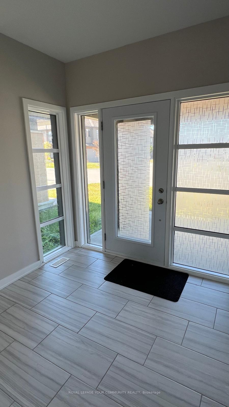 Photo 3 of 172 Shuttleworth Drive, Ottawa, Leitrim — HOMEH