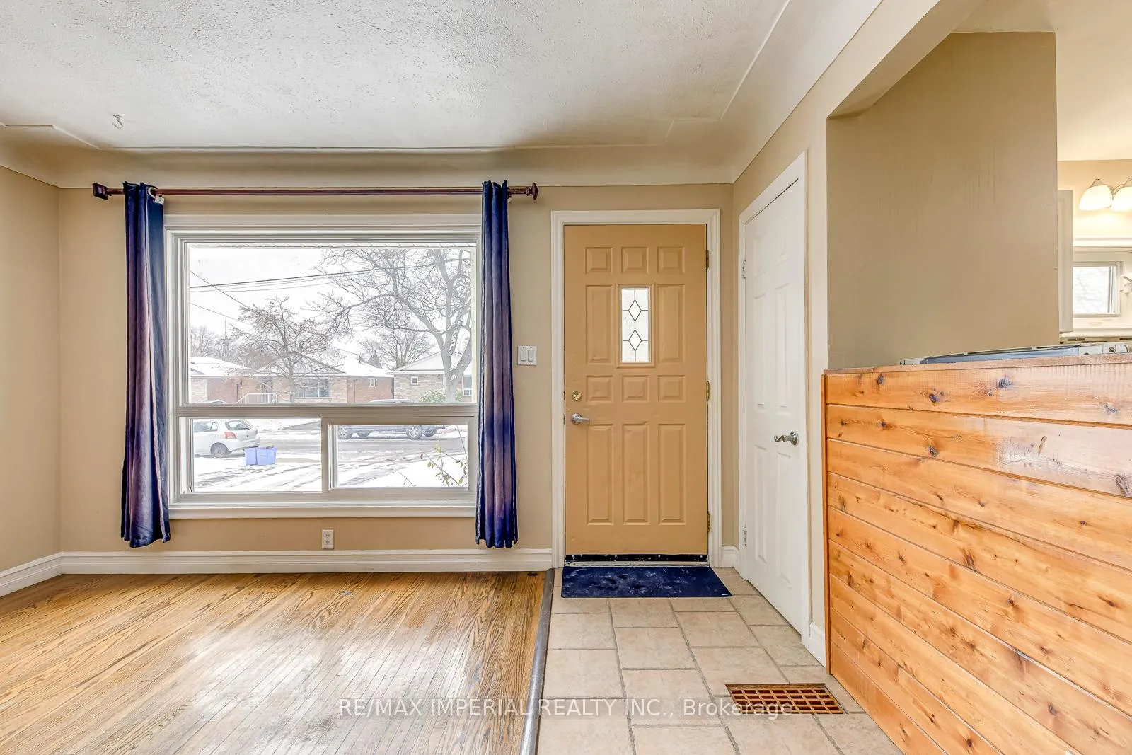 Photo 6 of Unit Main, 456 East 13th Street, Hamilton, Hill Park — HOMEH