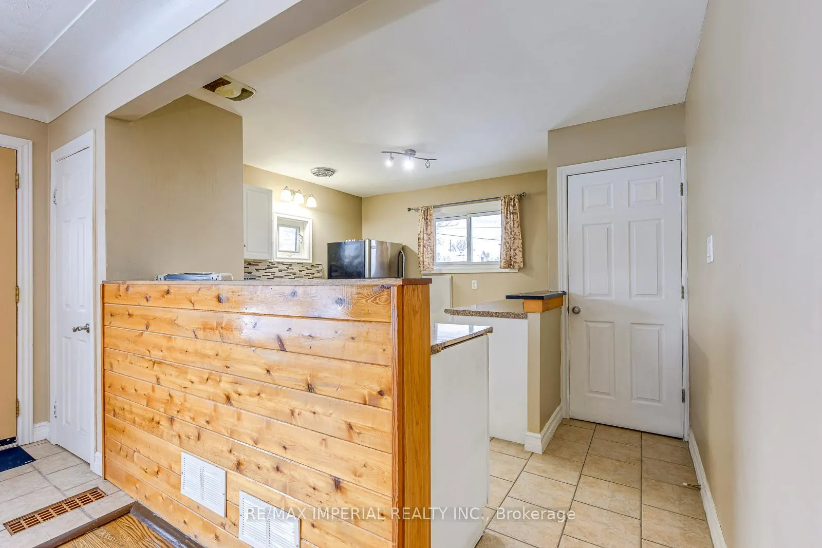 Photo 11 of Unit Main, 456 East 13th Street, Hamilton, Hill Park — HOMEH
