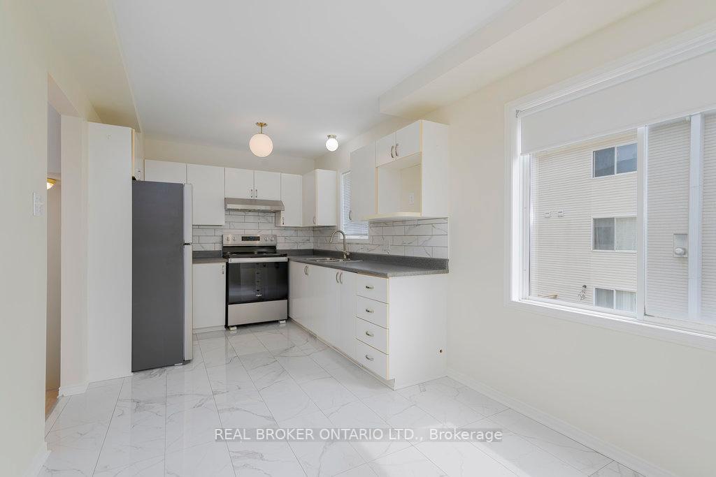 Photo 11 of 8 Drayton Private, Ottawa, CFB Rockcliffe and Area — HOMEH