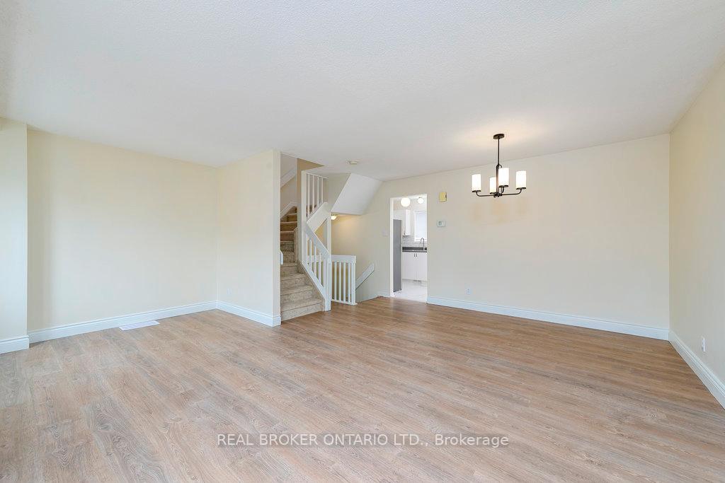 Photo 14 of 8 Drayton Private, Ottawa, CFB Rockcliffe and Area — HOMEH