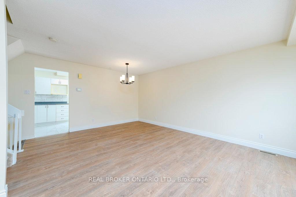 Photo 15 of 8 Drayton Private, Ottawa, CFB Rockcliffe and Area — HOMEH