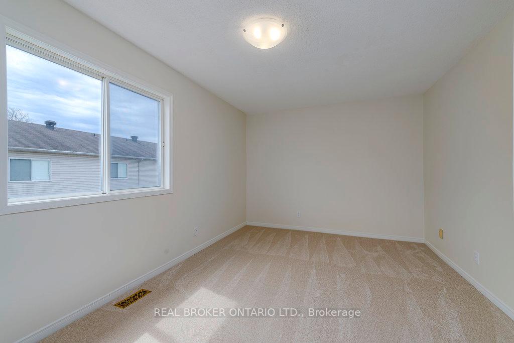 Photo 19 of 8 Drayton Private, Ottawa, CFB Rockcliffe and Area — HOMEH