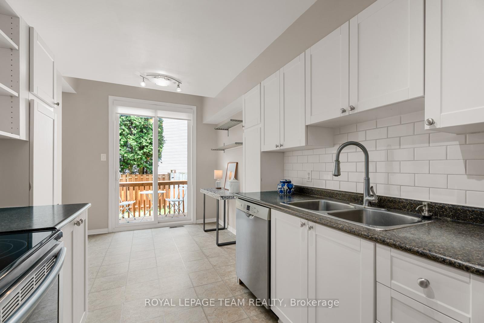 Photo 10 of 3838 Crowsnest Avenue, Ottawa, Quinterra — HOMEH