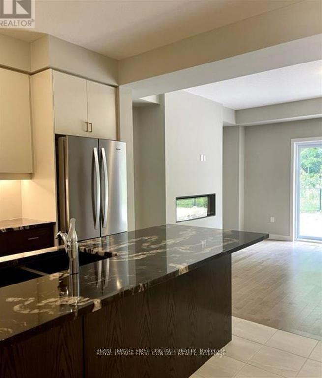 Photo 3 of 924 Robert Ferrie Drive, Kitchener — HOMEH