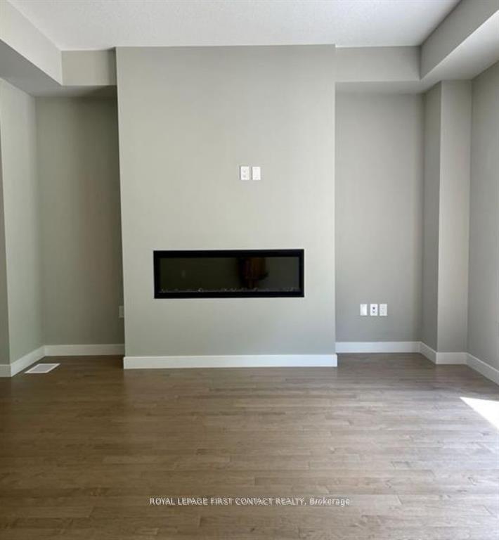 Photo 7 of 924 Robert Ferrie Drive, Kitchener — HOMEH