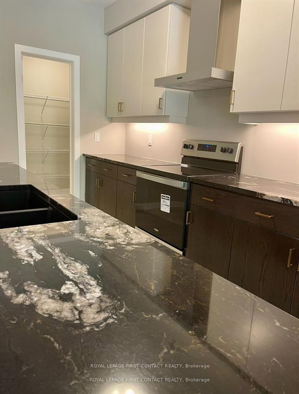 Photo 13 of 924 Robert Ferrie Drive, Kitchener — HOMEH