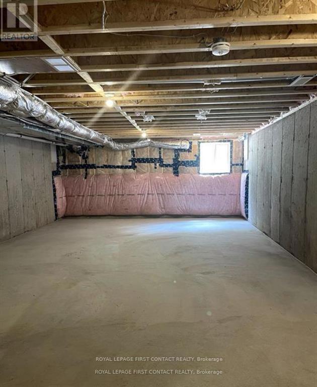 Photo 14 of 924 Robert Ferrie Drive, Kitchener — HOMEH