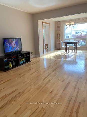 Photo 2 of 10 Saddle Crescent, Ottawa, Hunt Club Park — HOMEH