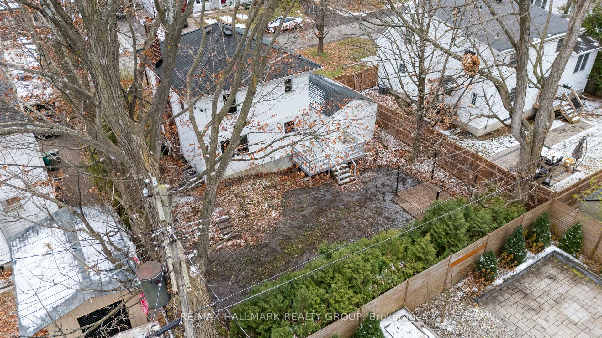 Photo 3 of 9 Bedford Crescent, Ottawa, Manor Park — HOMEH