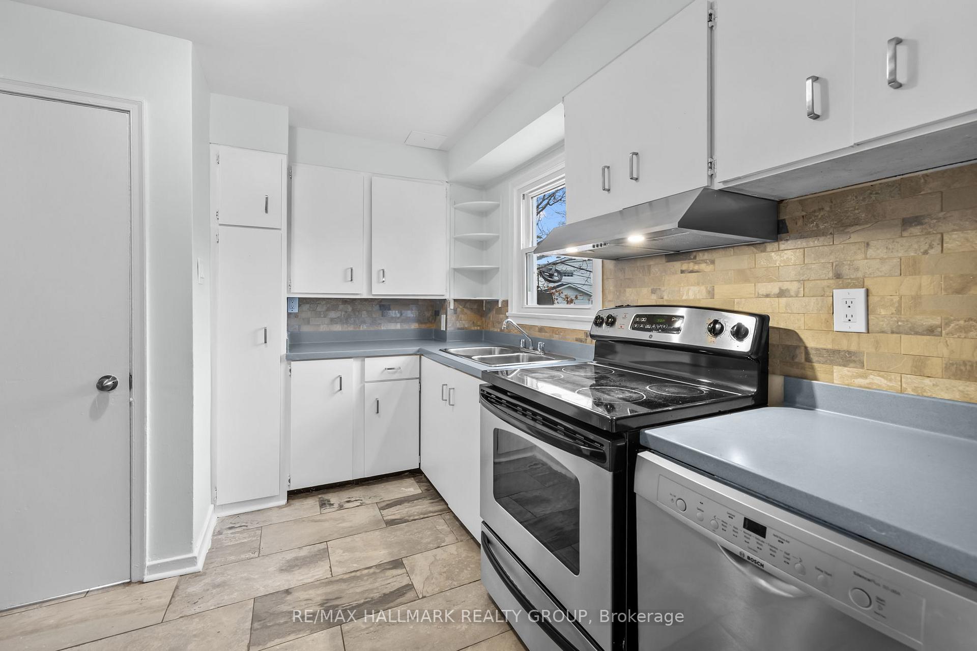 Photo 10 of 9 Bedford Crescent, Ottawa, Manor Park — HOMEH