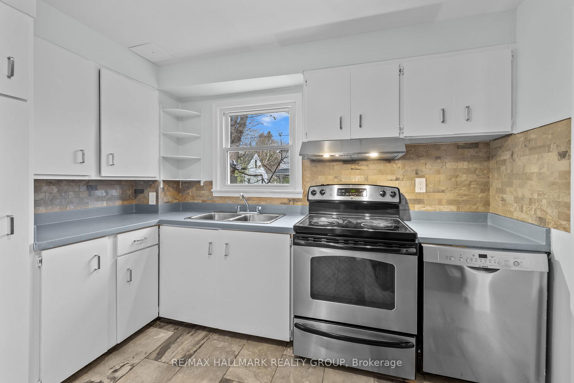 Photo 11 of 9 Bedford Crescent, Ottawa, Manor Park — HOMEH