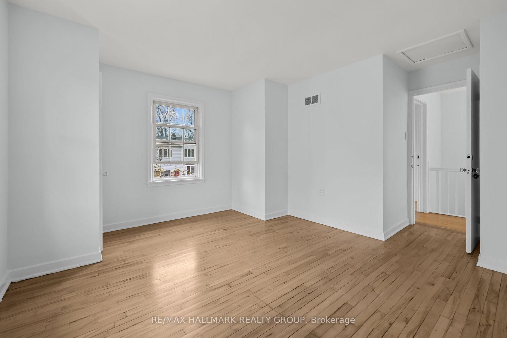 Photo 14 of 9 Bedford Crescent, Ottawa, Manor Park — HOMEH