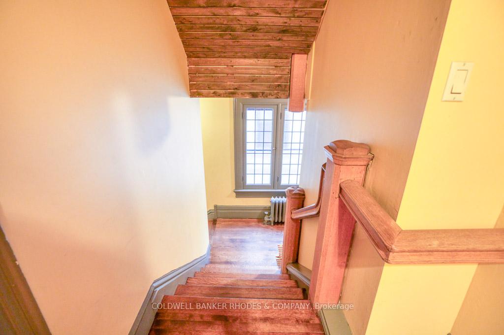 Photo 5 of Unit #1 on 2nd floor, 8 1/2 Range Road, Ottawa, Sandy Hill — HOMEH