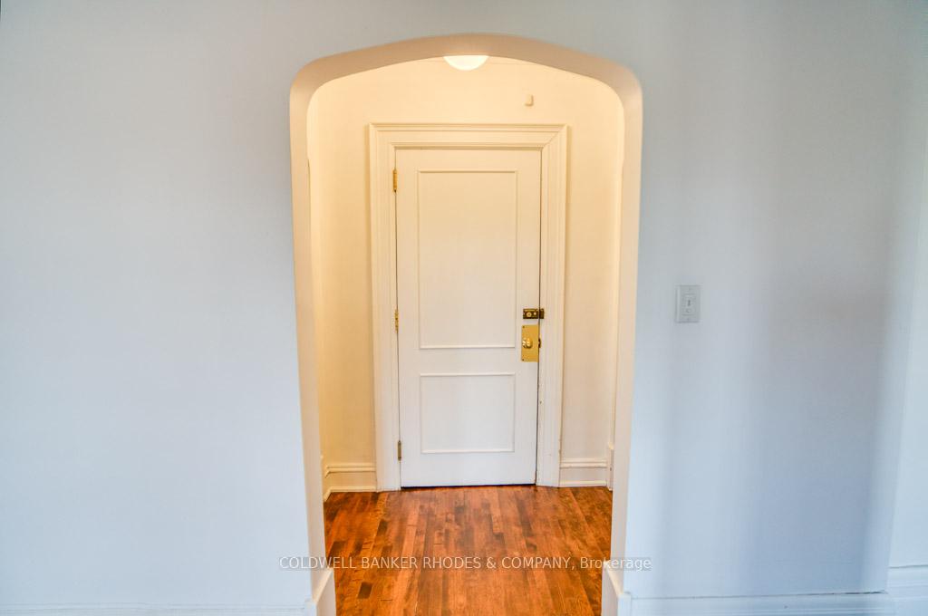 Photo 6 of Unit #1 on 2nd floor, 8 1/2 Range Road, Ottawa, Sandy Hill — HOMEH