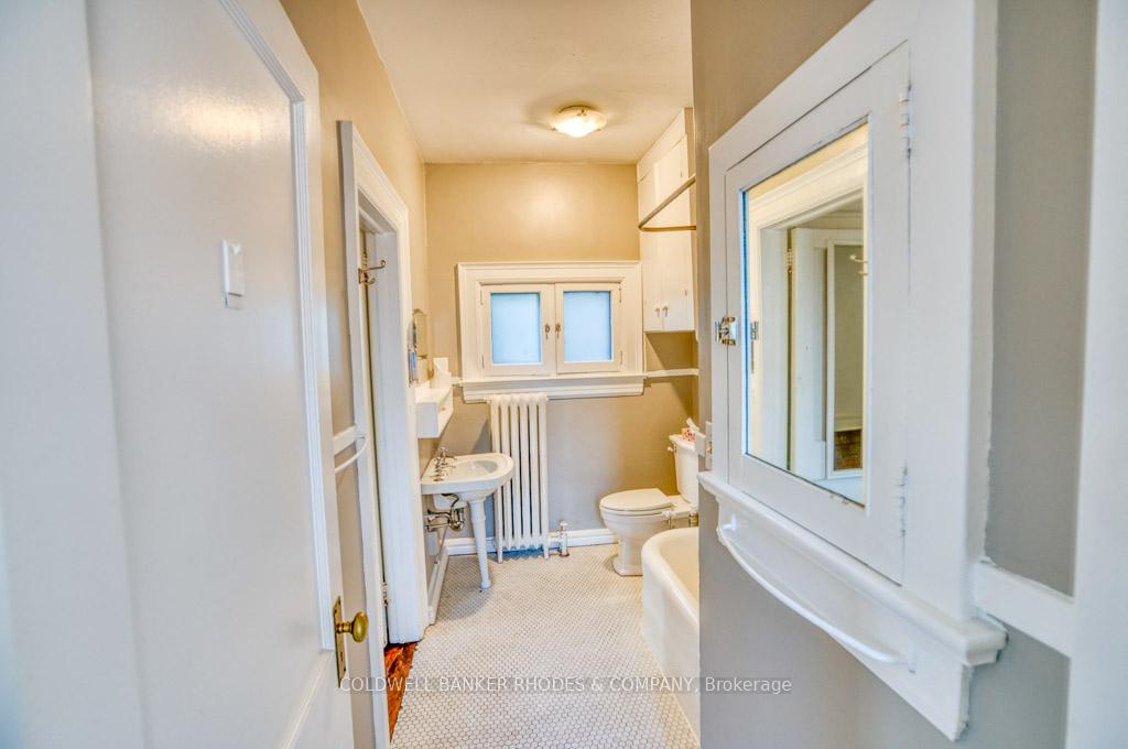 Photo 23 of Unit #1 on 2nd floor, 8 1/2 Range Road, Ottawa, Sandy Hill — HOMEH